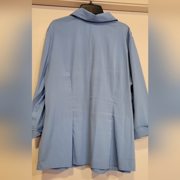Como stretch blue 3/4 sleeve, cuffed button up blouse Size XL - Picture 2 of 5